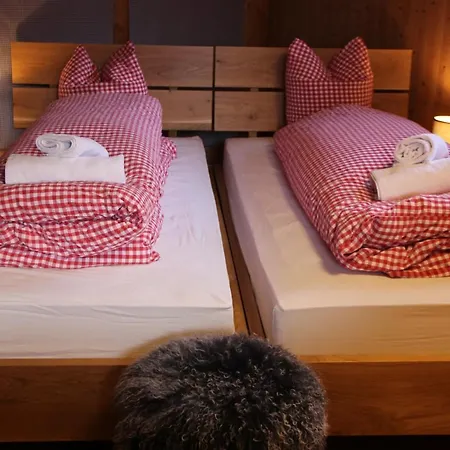 Schifer Berghaus * كلوسترز